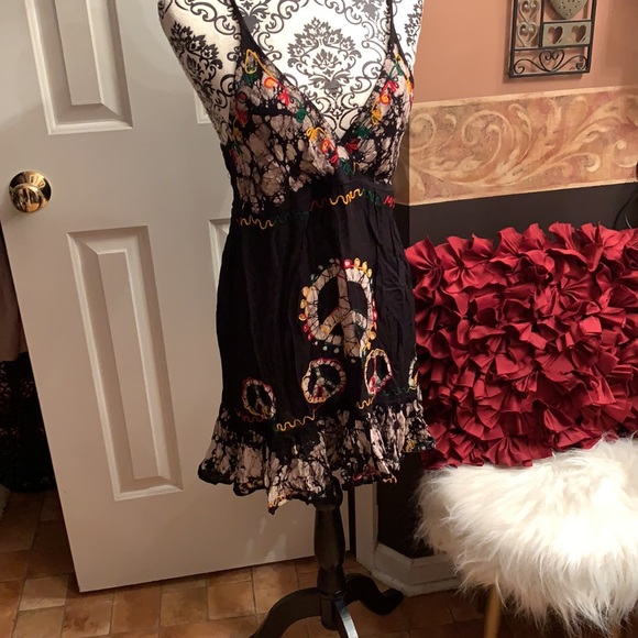 Black with Print Swim Suit Coverup - Picture 10 of 10